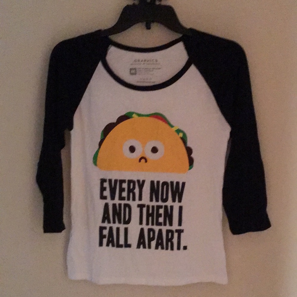 GRAPHICS T-shirt print on white blk details Size M